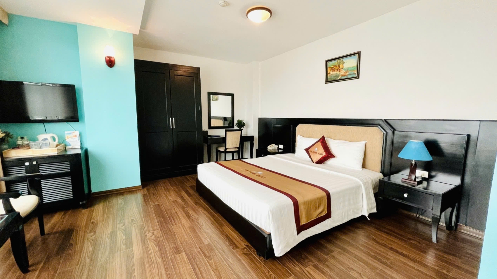 SUNLIGHT BOUTIQUE CRUISE 05 CABINS ( LAN HA BAY + CAT BA ISLAND)